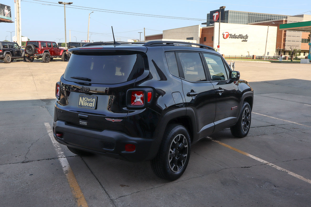 Used 2023 Jeep Renegade Trailhawk AWD/4WD image 5