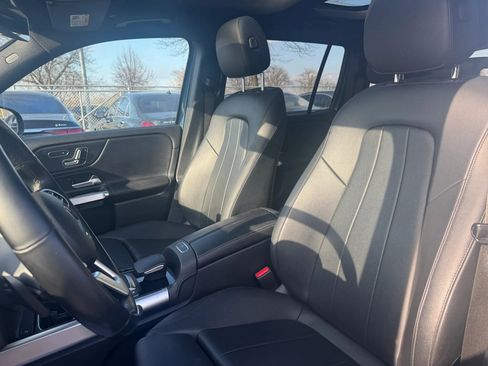 Used 2021 Mercedes-Benz GLB 250 4MATIC w/ Premium Package image 13