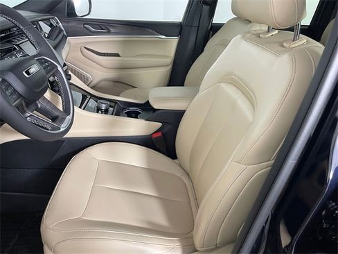 Used 2024 Jeep Grand Cherokee Limited 4xe image 2