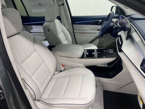 New 2026 Buick Enclave Avenir w/ Super Cruise Package image 36