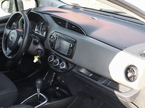 Used 2018 Toyota Yaris LE w/ Carpet Mat Package FWD image 34