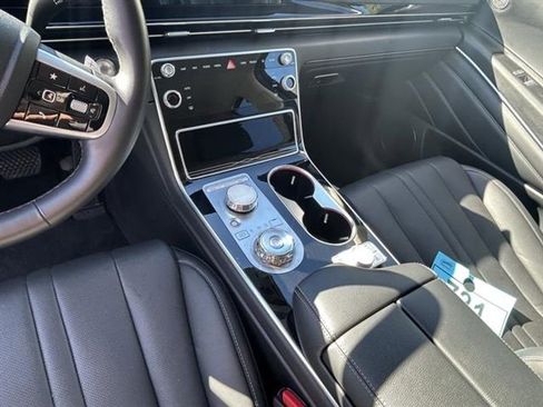 Used 2025 Genesis GV80 2.5T Standard image 17