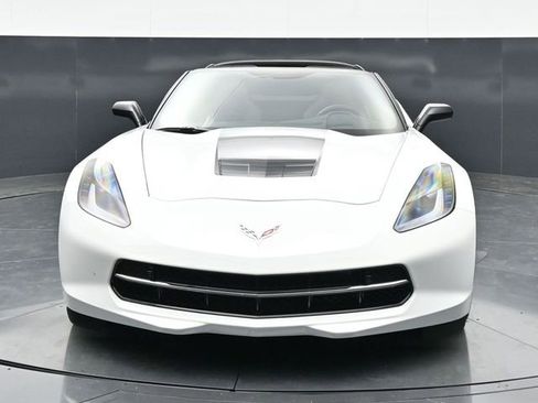 Used 2017 Chevrolet Corvette Stingray Coupe RWD image 2