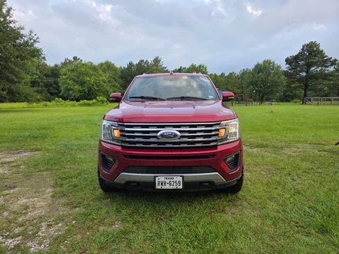Used 2019 Ford Expedition XLT w/ Equipment Group 202A AWD/4WD image 2