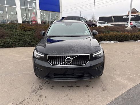 Certified 2025 Volvo XC40 B5 Core image 2