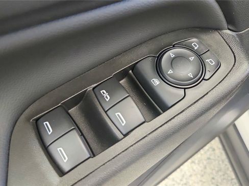 Used 2024 Chevrolet Equinox LT FWD image 29