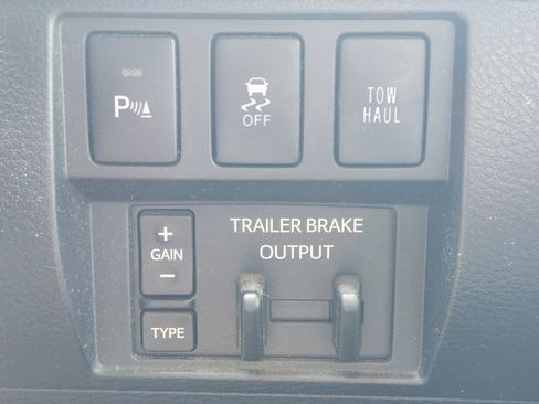 Used 2016 Toyota Tundra Limited w/ Limited Premium Package AWD/4WD image 25