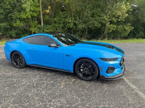 Used 2025 Ford Mustang GT RWD image 8