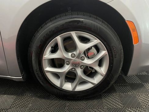 Used 2020 Chrysler Pacifica Limited FWD image 19