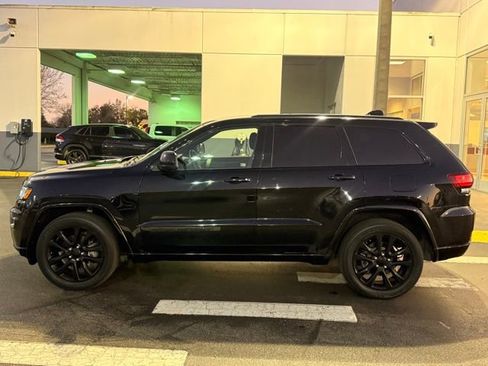 Used 2020 Jeep Grand Cherokee Altitude image 6