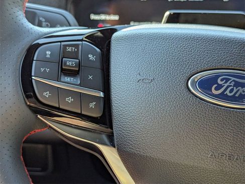 Used 2025 Ford Explorer ST-Line w/ ST-Line Street Pack image 15