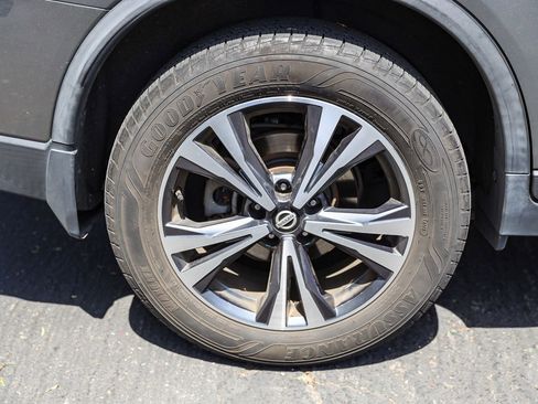 Used 2019 Nissan Rogue SV w/ Sun & Sound Touring Package FWD image 5