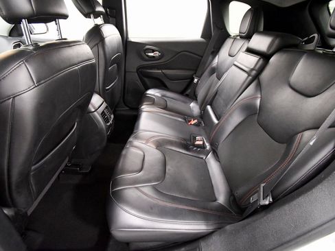 Used 2019 Jeep Cherokee Trailhawk w/ Cold Weather Group image 15