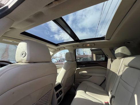 Used 2011 Cadillac SRX Luxury image 26