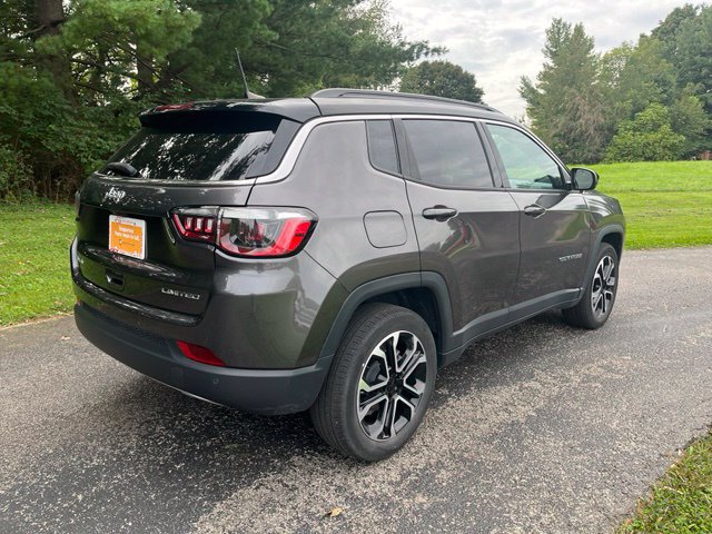 Used 2023 Jeep Compass Limited AWD/4WD image 3