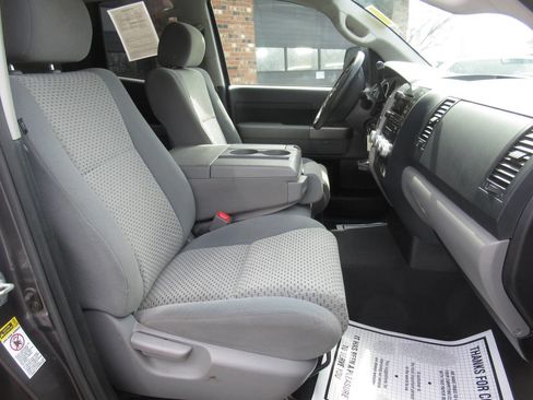 Used 2013 Toyota Tundra 4x4 Double Cab w/ Tow Pkg image 8