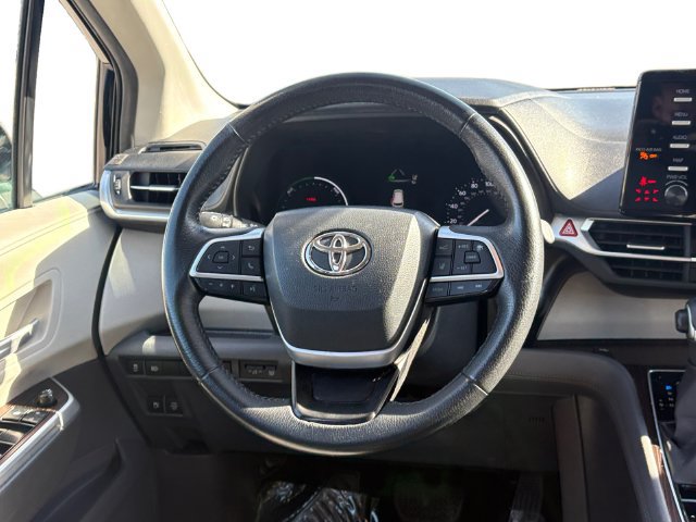 Certified 2022 Toyota Sienna XLE FWD image 15