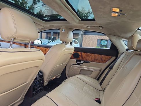 Used 2011 Jaguar XJ RWD image 18