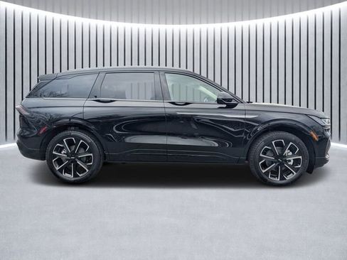 New 2026 Lincoln Nautilus Reserve image 2