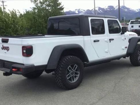 Certified 2024 Jeep Gladiator Mojave w/ Convenience Group image 8