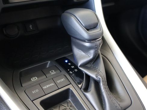 Used 2020 Toyota RAV4 XLE FWD image 26