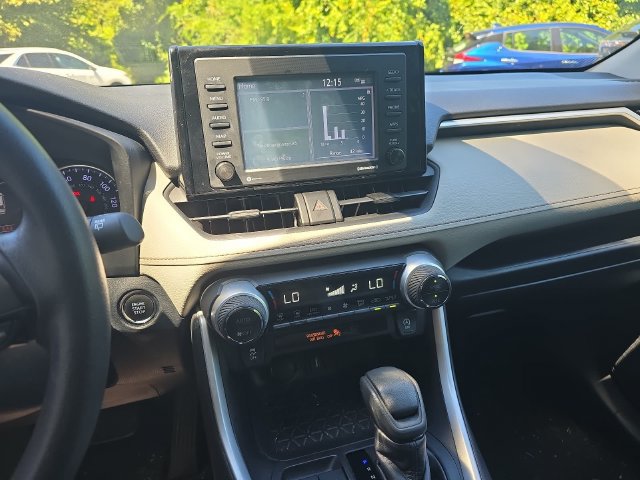Used 2020 Toyota RAV4 XLE w/ Convenience Package FWD image 18