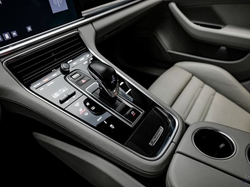 Used 2018 Porsche Panamera Turbo Sport Turismo image 53