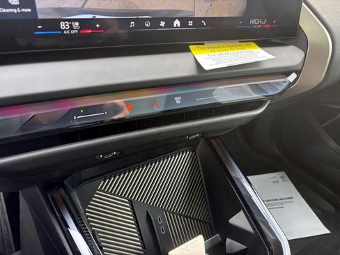 Used 2025 BMW X3 xDrive30i w/ Premium Package image 21