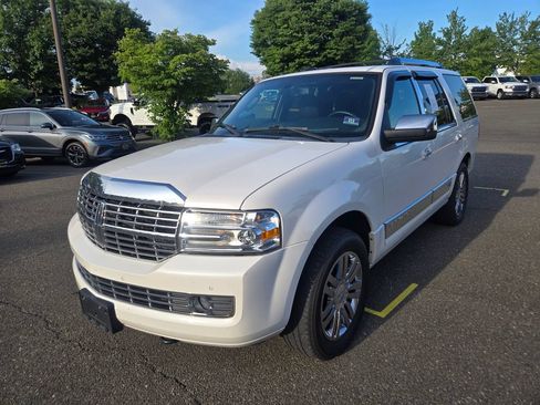 Used 2014 Lincoln Navigator 4WD image 3