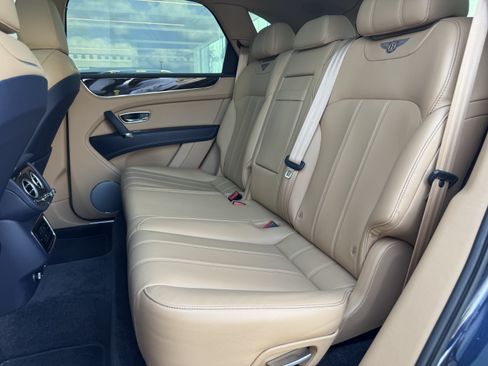 Used 2019 Bentley Bentayga AWD/4WD image 25