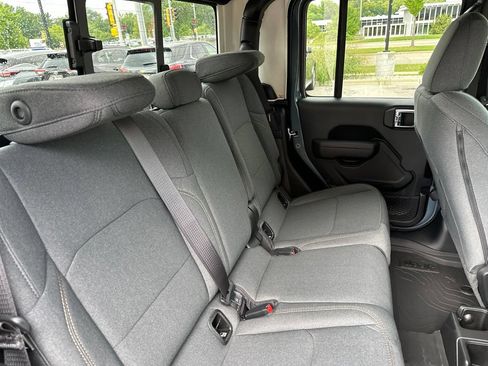 New 2026 Jeep Gladiator Sport AWD/4WD image 18