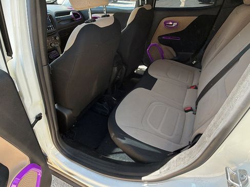 Used 2020 Jeep Renegade Latitude w/ UConnect 8.4 Nav Group AWD/4WD image 23