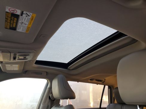 Used 2023 Toyota Highlander XLE image 17