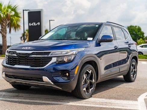 Used 2024 Kia Seltos EX FWD image 3