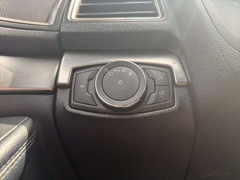 Certified 2018 Ford Explorer XLT image 30