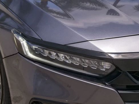 Used 2018 Honda Accord Touring image 4