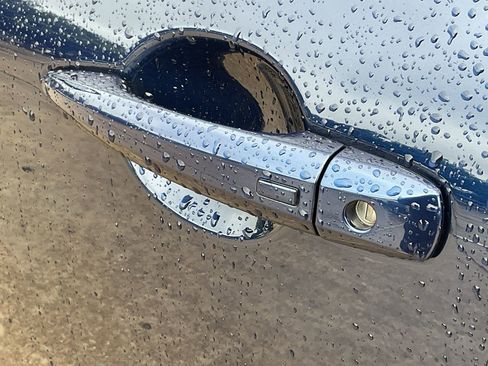 Used 2025 Nissan Rogue SV image 10