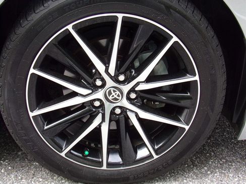 Used 2022 Toyota Camry SE FWD image 14