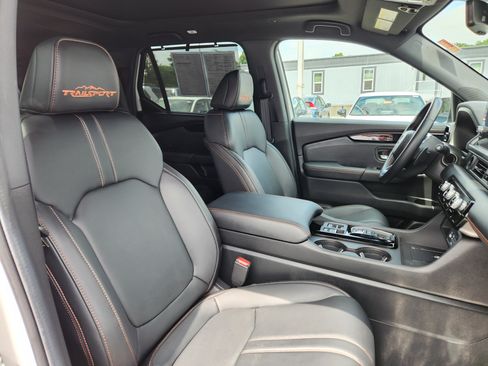 Certified 2025 Honda Pilot TrailSport image 16