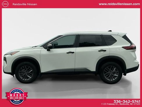 Used 2025 Nissan Rogue S AWD/4WD image 3