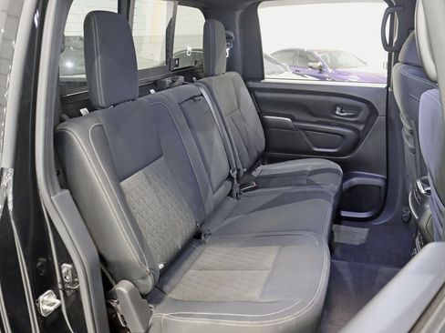 Used 2018 Nissan Titan SV w/ SV Convenience Package image 25