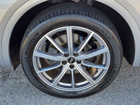 Used 2023 Audi SQ5 Prestige w/ Prestige Package image 7