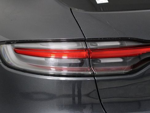 Certified 2025 Porsche Macan image 21