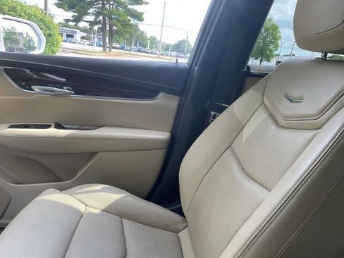 Used 2019 Cadillac XT5 Premium Luxury w/ Driver Assist Package AWD/4WD image 4
