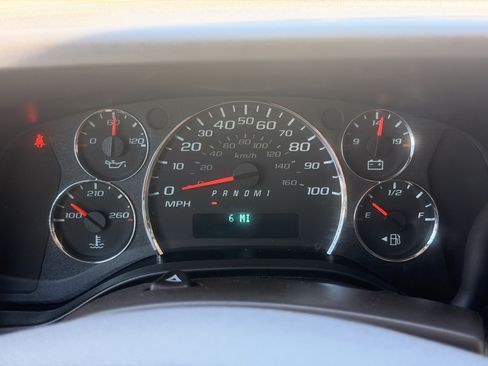 Used 2025 GMC Savana 2500 w/ Driver Convenience Package RWD image 21