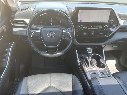 Used 2023 Toyota Highlander Limited AWD/4WD image 19