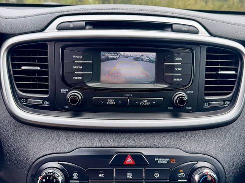 Used 2017 Kia Sorento LX image 15