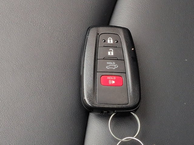 Used 2021 Toyota RAV4 XLE Premium AWD/4WD image 31