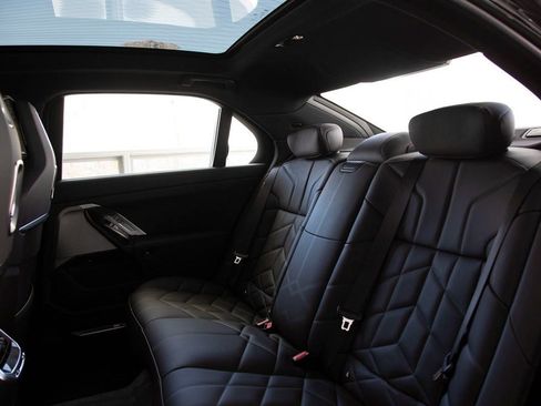 Used 2025 BMW 760i xDrive w/ Executive Package image 23