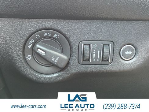 Used 2015 Dodge Challenger R/T Plus RWD image 20